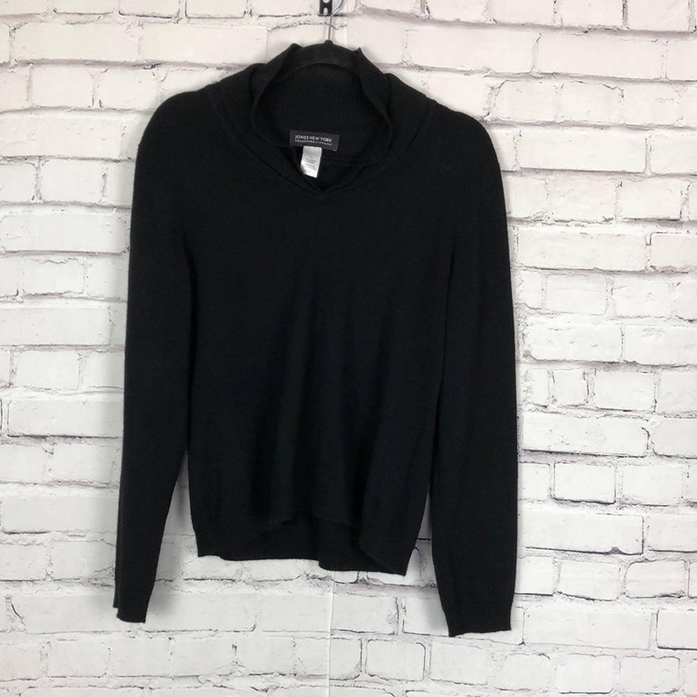 Jones New York long sleeve cashmere Vneck sweater